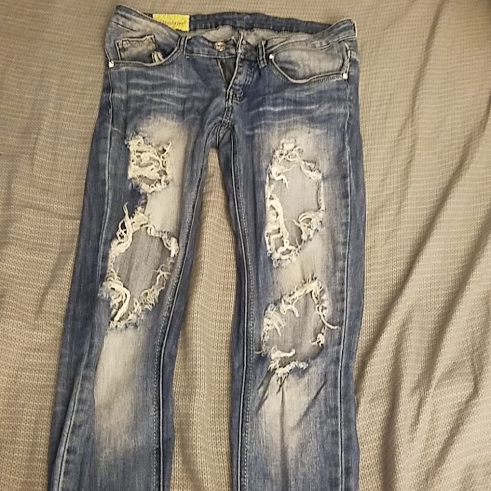 Juniors holey skinny jeans